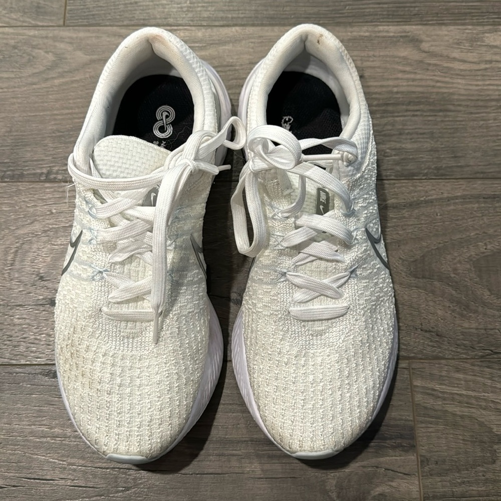 Nike women’s 9 react infinity white shoes worn a handful of times